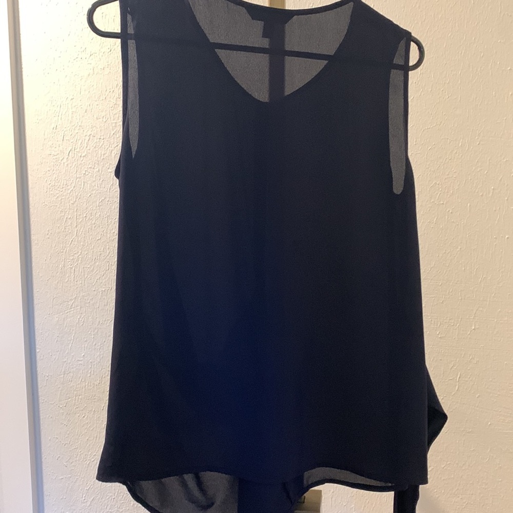 💥 Banana Republic sleeveless top with knot on front side - Picture 4 of 9